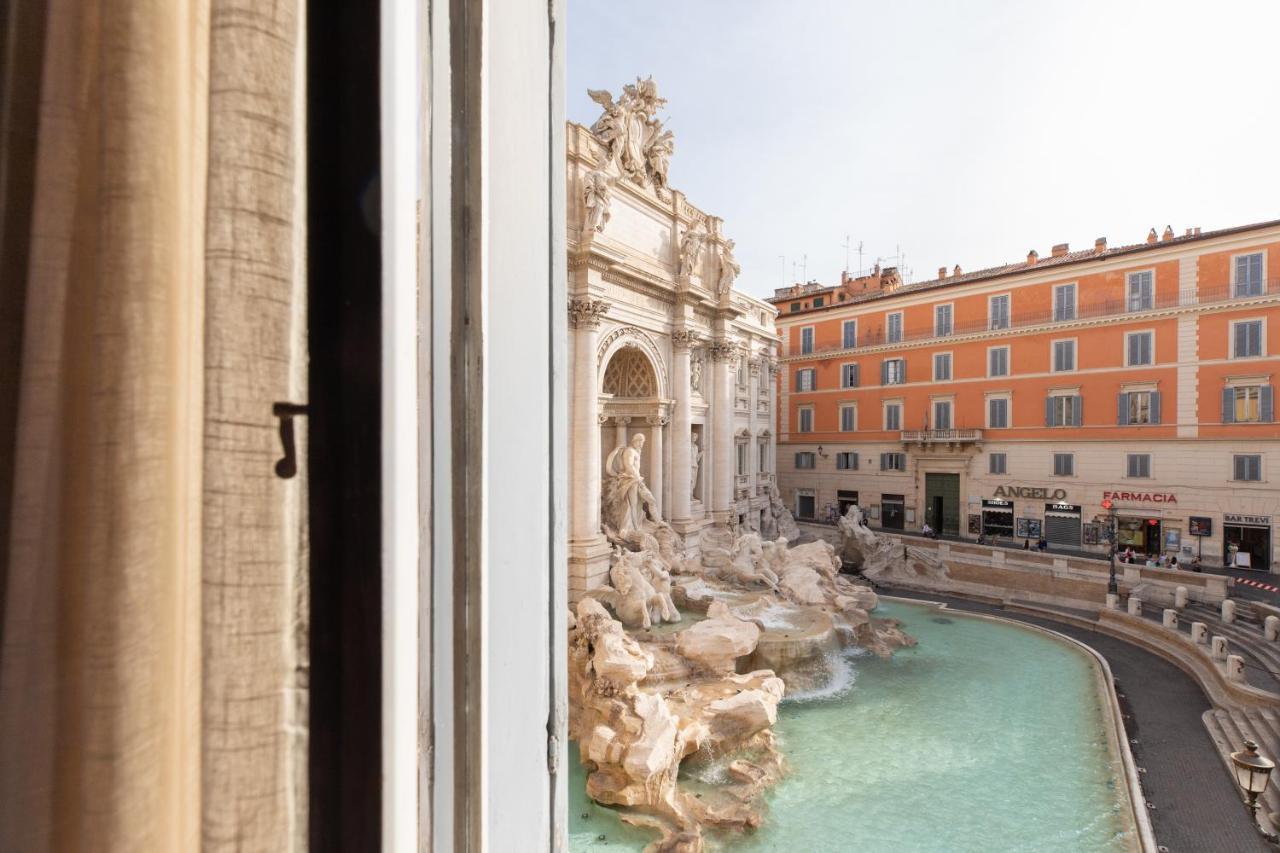 Iflat Trevi Fountain At Your Feet Rome Exterior photo